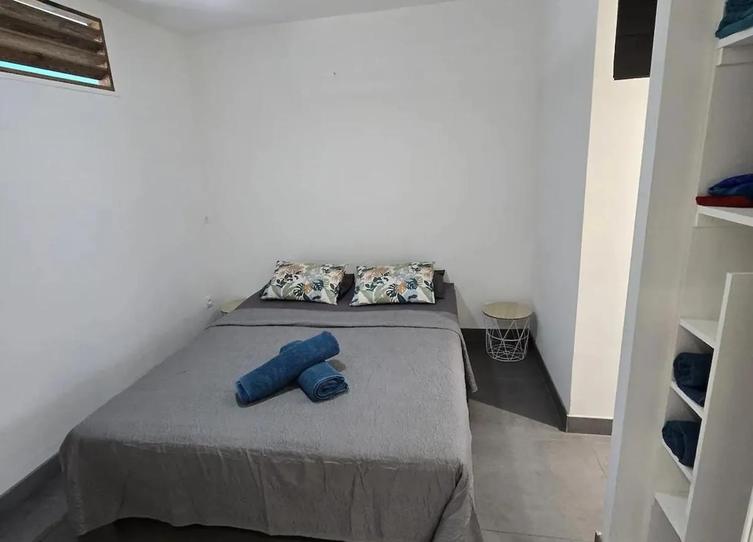 Cozy Apartment In Baie Nettle With Pool