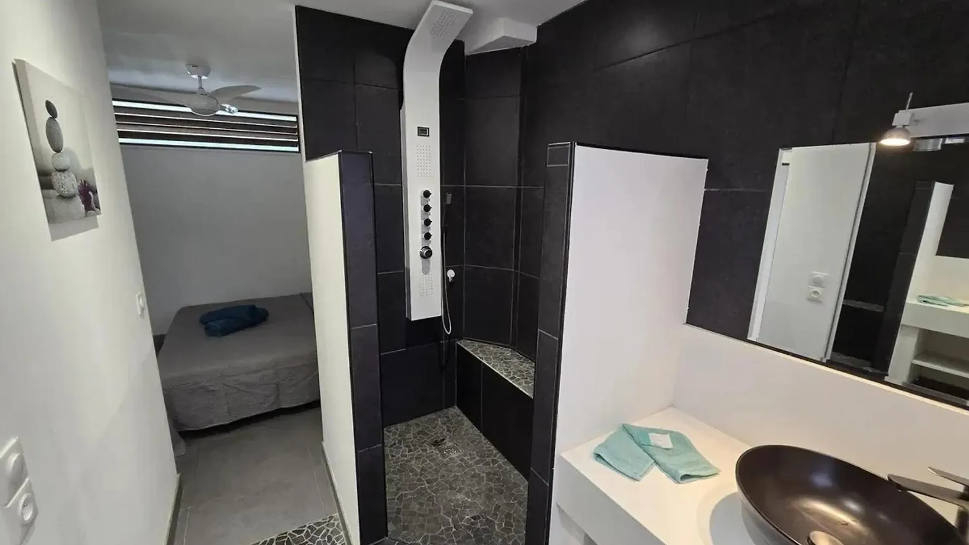 Cozy Apartment In Baie Nettle With Pool