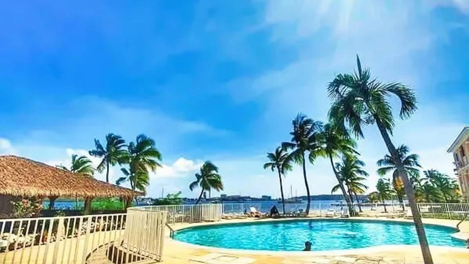 Cozy Apartment In Baie Nettle With Pool